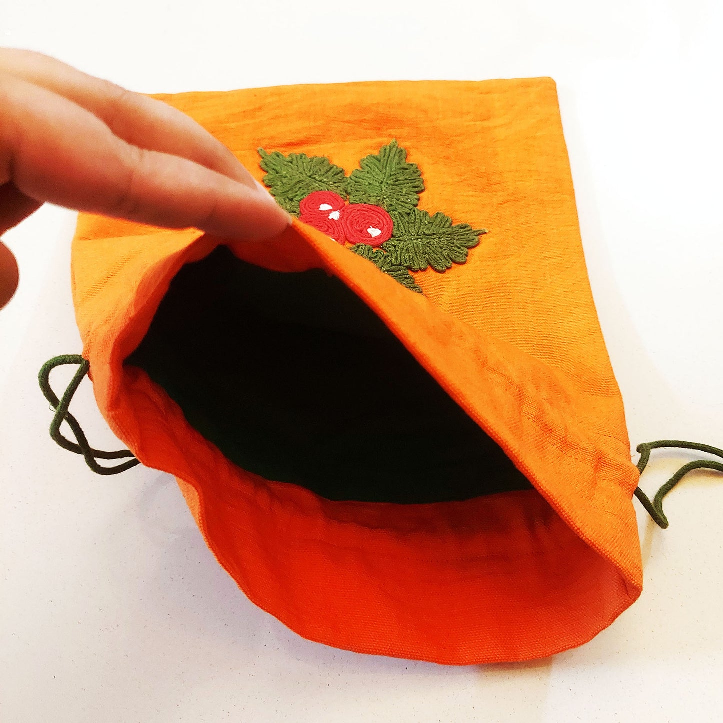 Holly leaves Potli